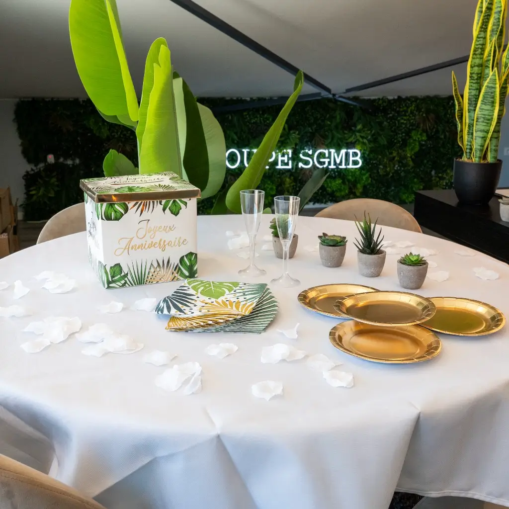 Rund paptallerken guld ø23cm (sæt med 6 stk.)