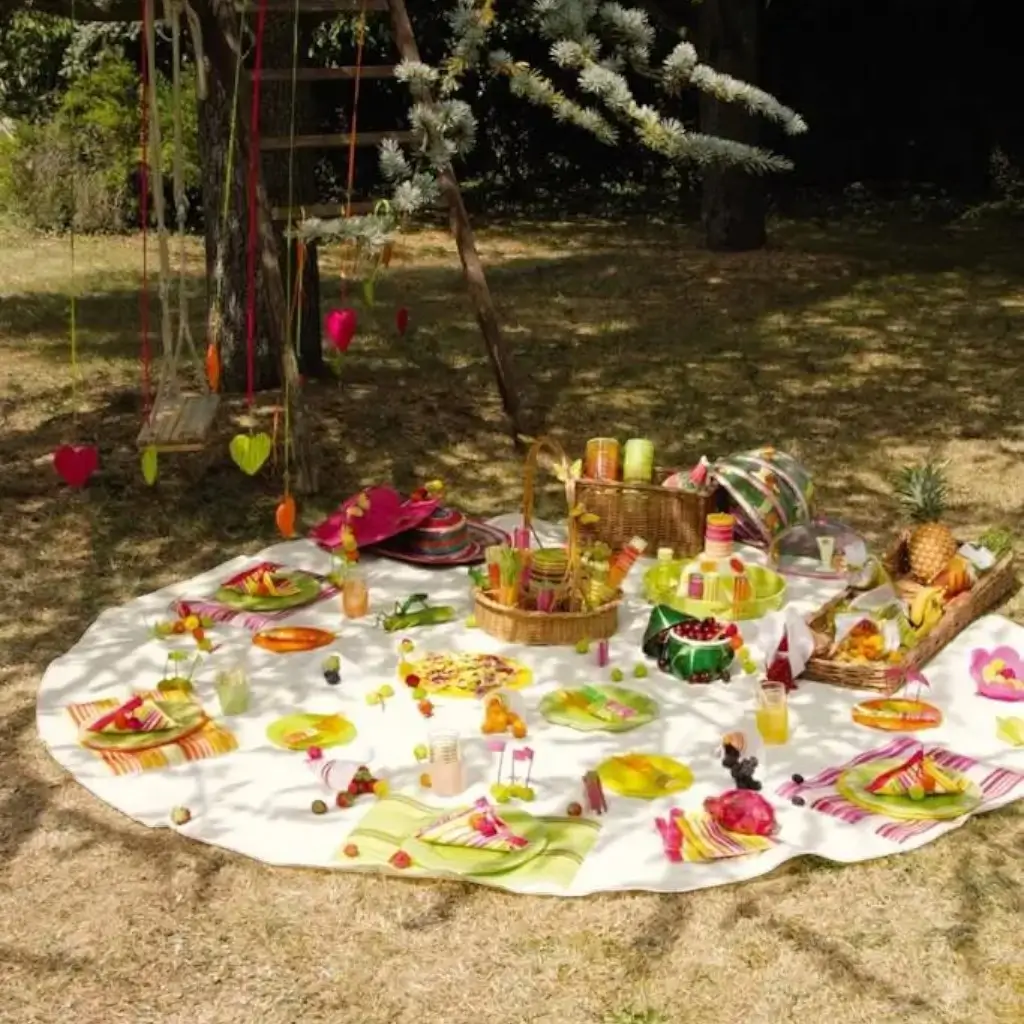 Rund hvid dug af non-woven stof ø240cm