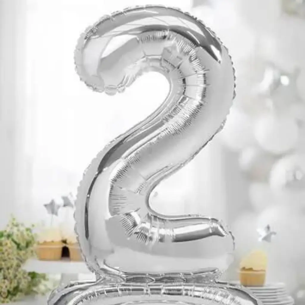Nummer 2 fødselsdagsballon + Sølvstativ 70cm