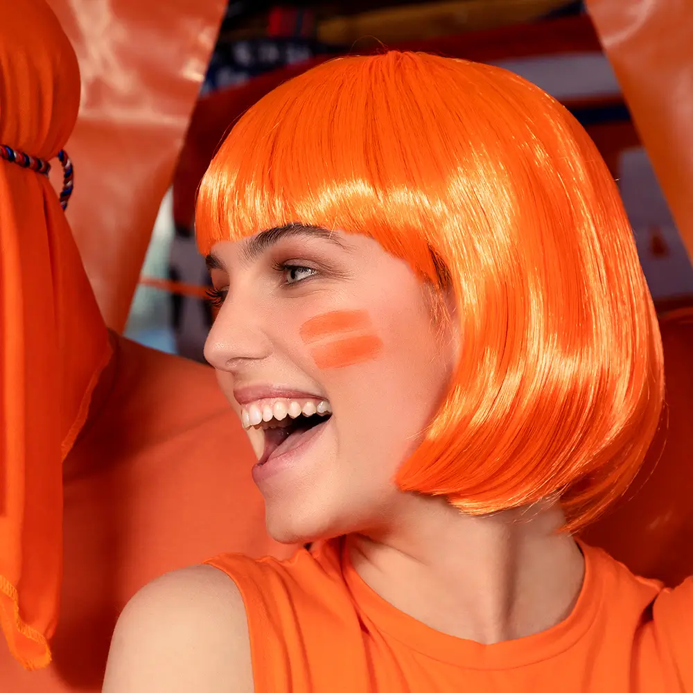 Fluorescerende orange Cabaret-paryk