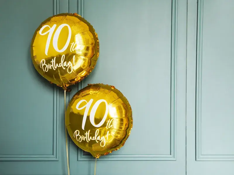 Gyldent fødselsdagsbal 90 år