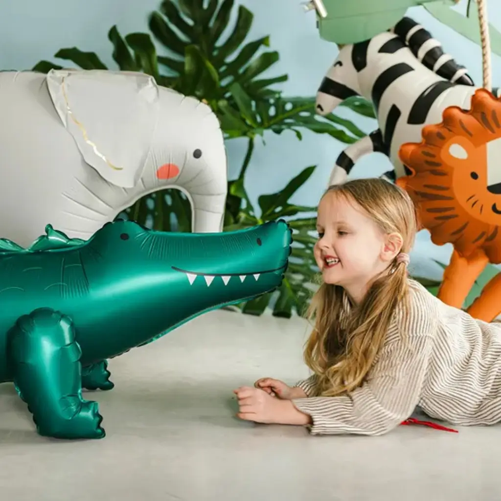 Stående aluminiumskugle i form af en krokodille, 126 cm – Jungledekoration til fødselsdag