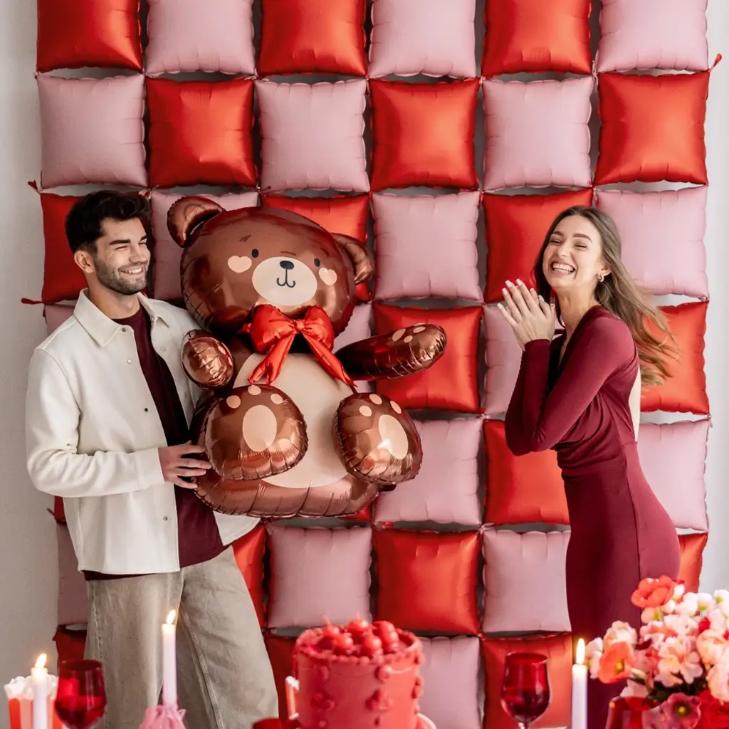 Aluminiumsballon med stående bjørneunge, 75 x 84 cm – Fødselsdagsdekoration