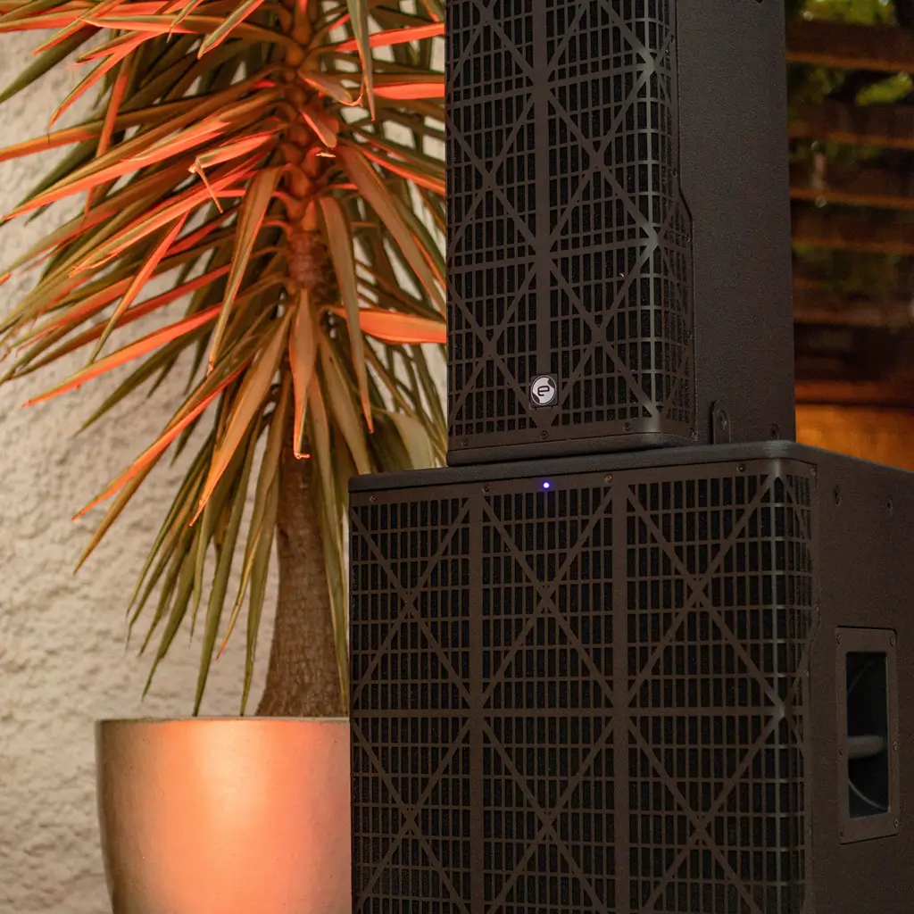 Aktivt 3-vejs søjlesystem, 1700 W RMS, med 18"-subwoofer – Elokance